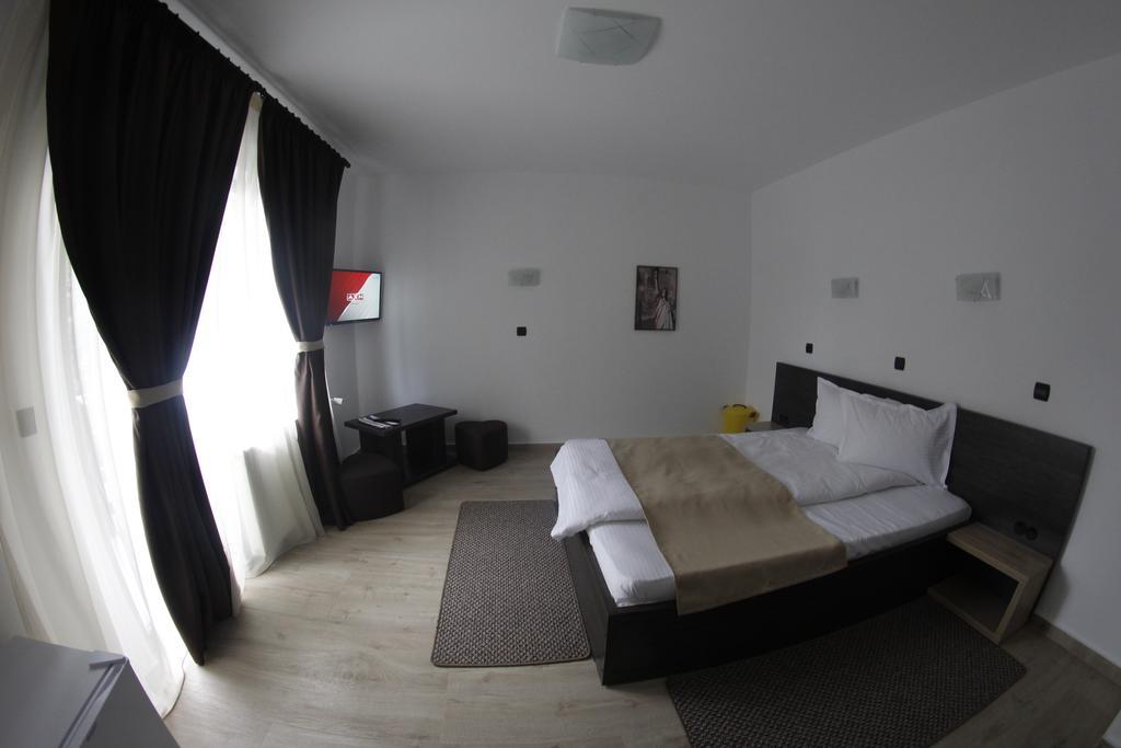 Casa Laur Cu Plaja Privata Hotel Kolibica Kültér fotó