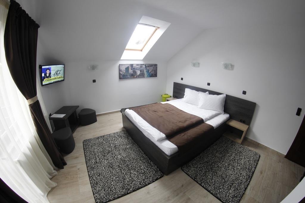Casa Laur Cu Plaja Privata Hotel Kolibica Kültér fotó